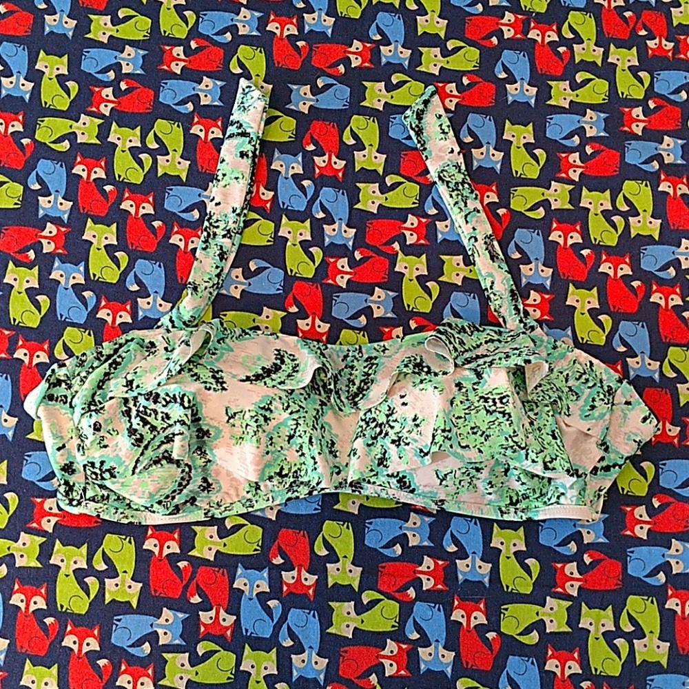 Xhilaration sz L ruffle bikini top green, aqua